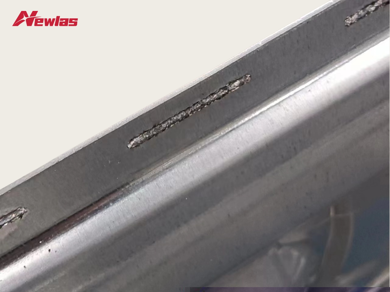 车门&底板激光飞行焊解决方案 车门&底板激光飞行焊解决方案